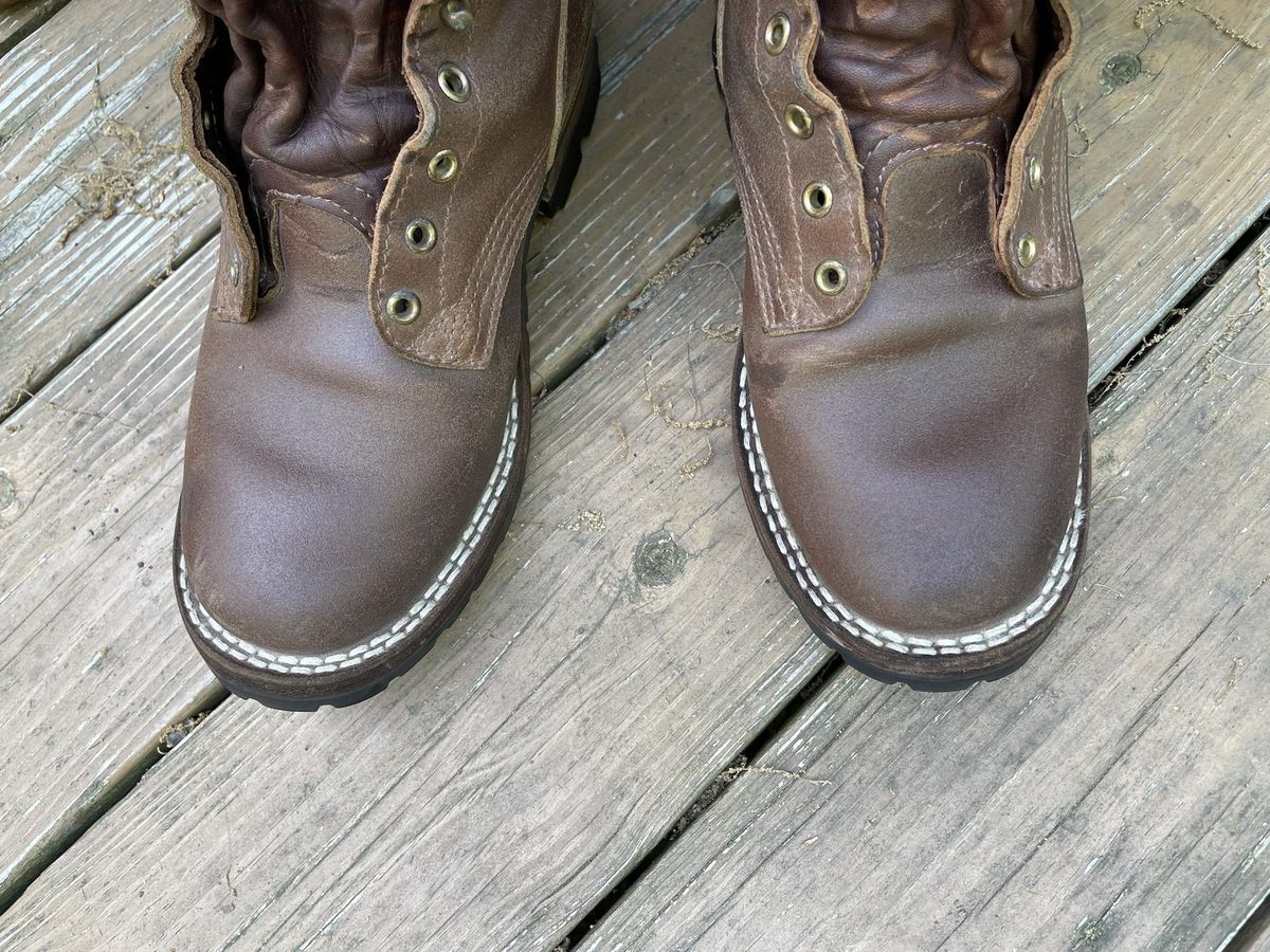 Photo by jbyer111 on April 30, 2023 of the Nicks Urban Logger in Horween Natural Waxed Flesh.