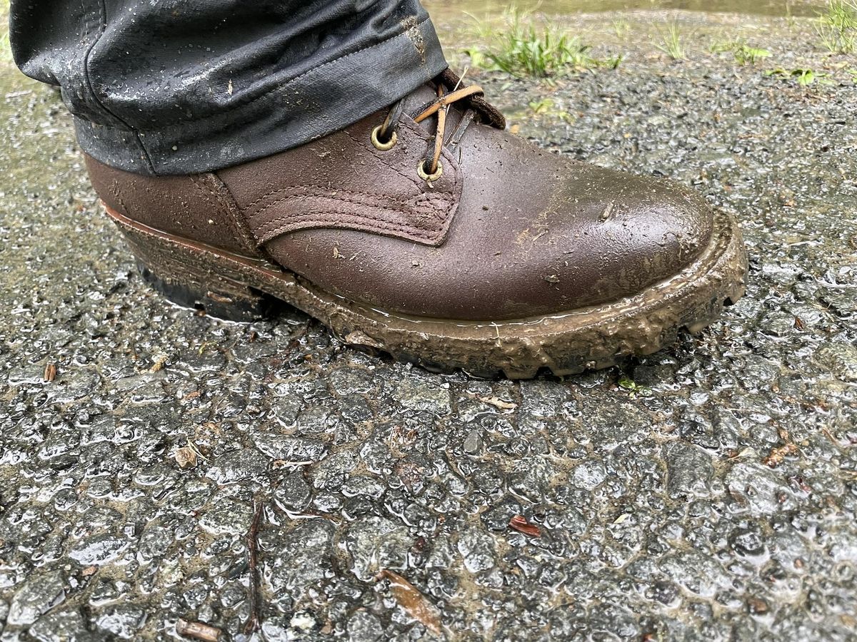 Photo by jbyer111 on April 29, 2023 of the Nicks Urban Logger in Horween Natural Waxed Flesh.