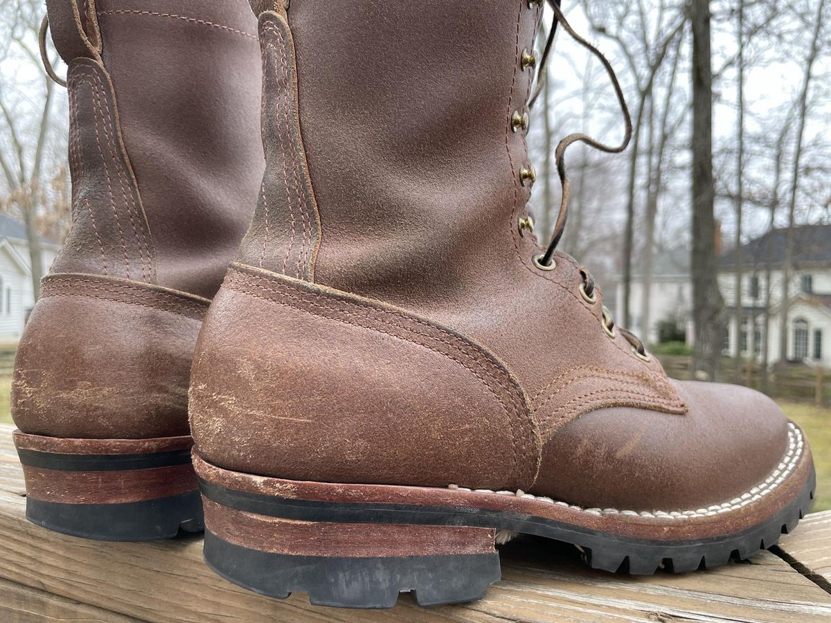 Photo by jbyer111 on March 12, 2023 of the Nicks Urban Logger in Horween Natural Waxed Flesh.