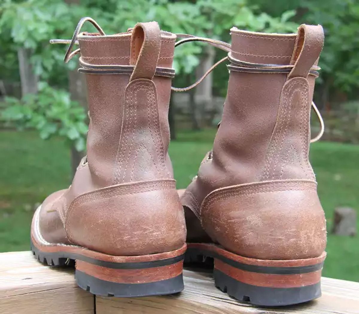 Photo by jbyer111 on June 25, 2022 of the Nicks Urban Logger in Horween Natural Waxed Flesh.