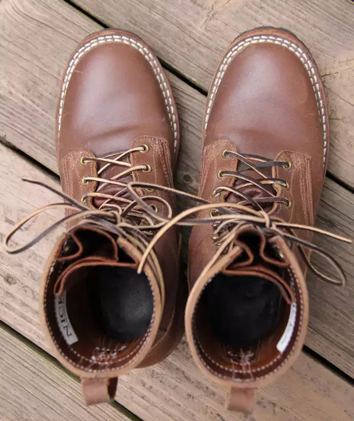 Photo by jbyer111 on June 25, 2022 of the Nicks Urban Logger in Horween Natural Waxed Flesh.