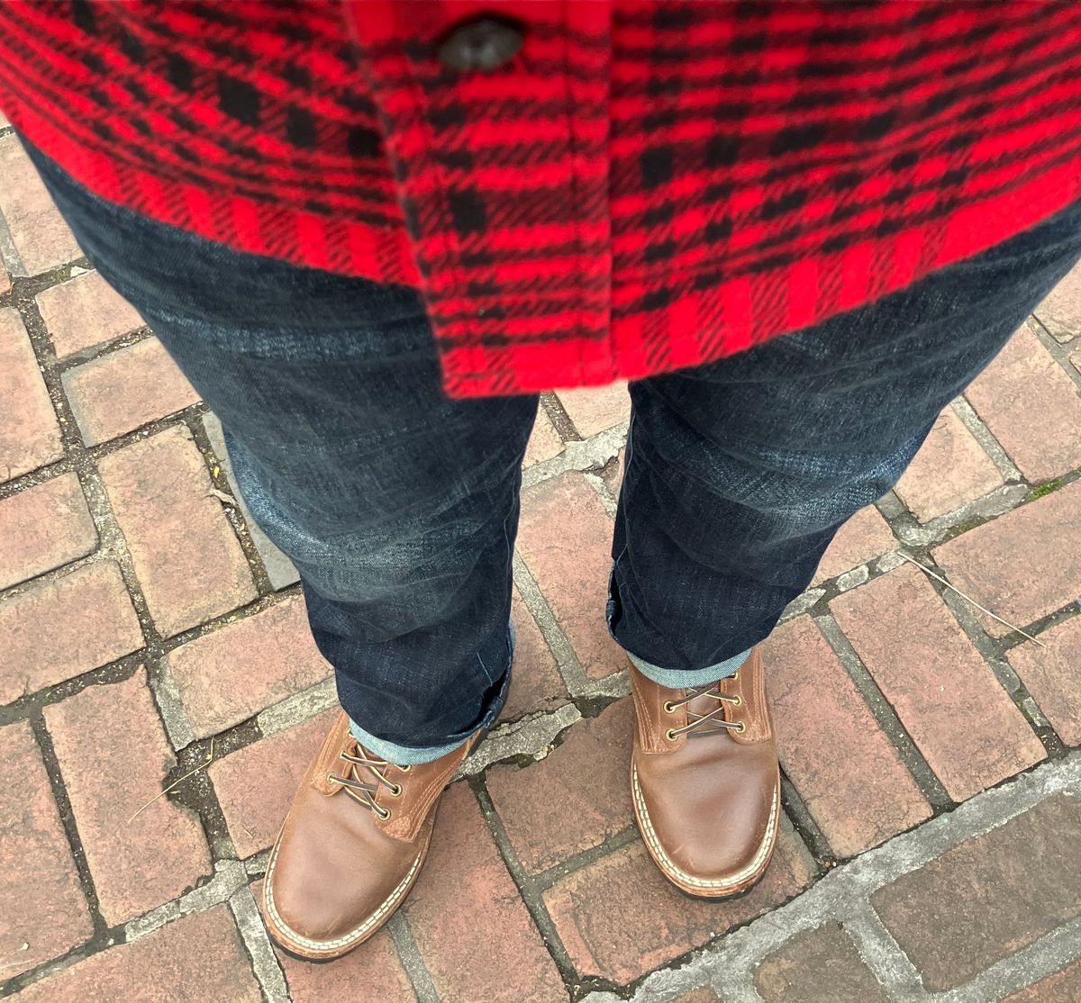 Photo by jbyer111 on December 24, 2023 of the Nicks Urban Logger in Horween Natural Waxed Flesh.