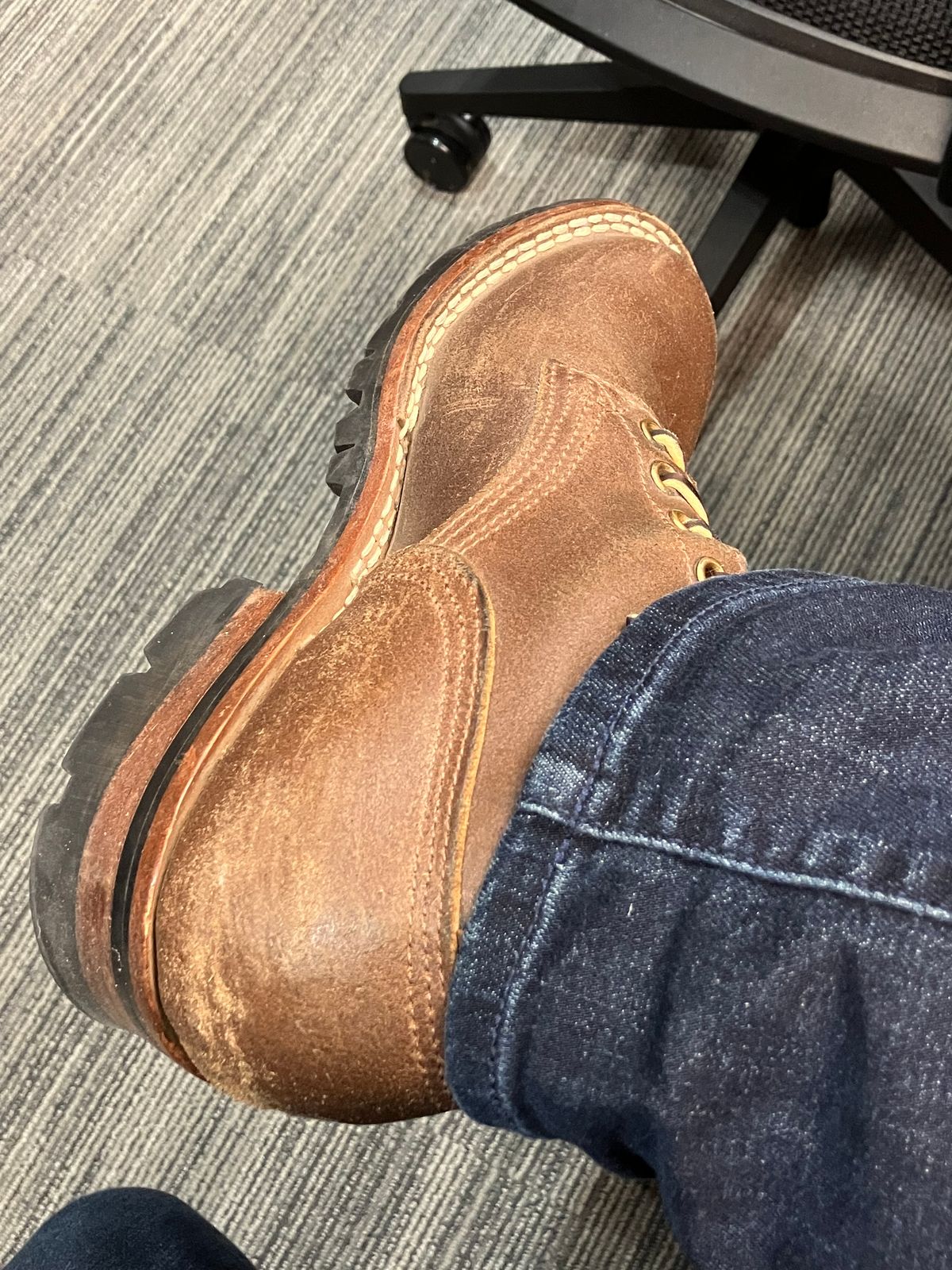 Photo by jbyer111 on March 11, 2024 of the Nicks Urban Logger in Horween Natural Waxed Flesh.