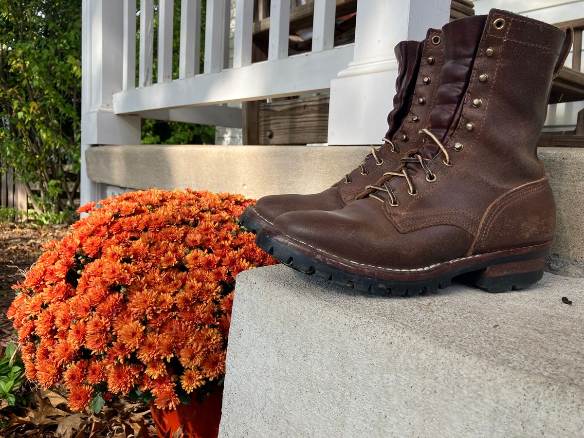 Photo by jbyer111 on October 15, 2024 of the Nicks Urban Logger in Horween Natural Waxed Flesh.
