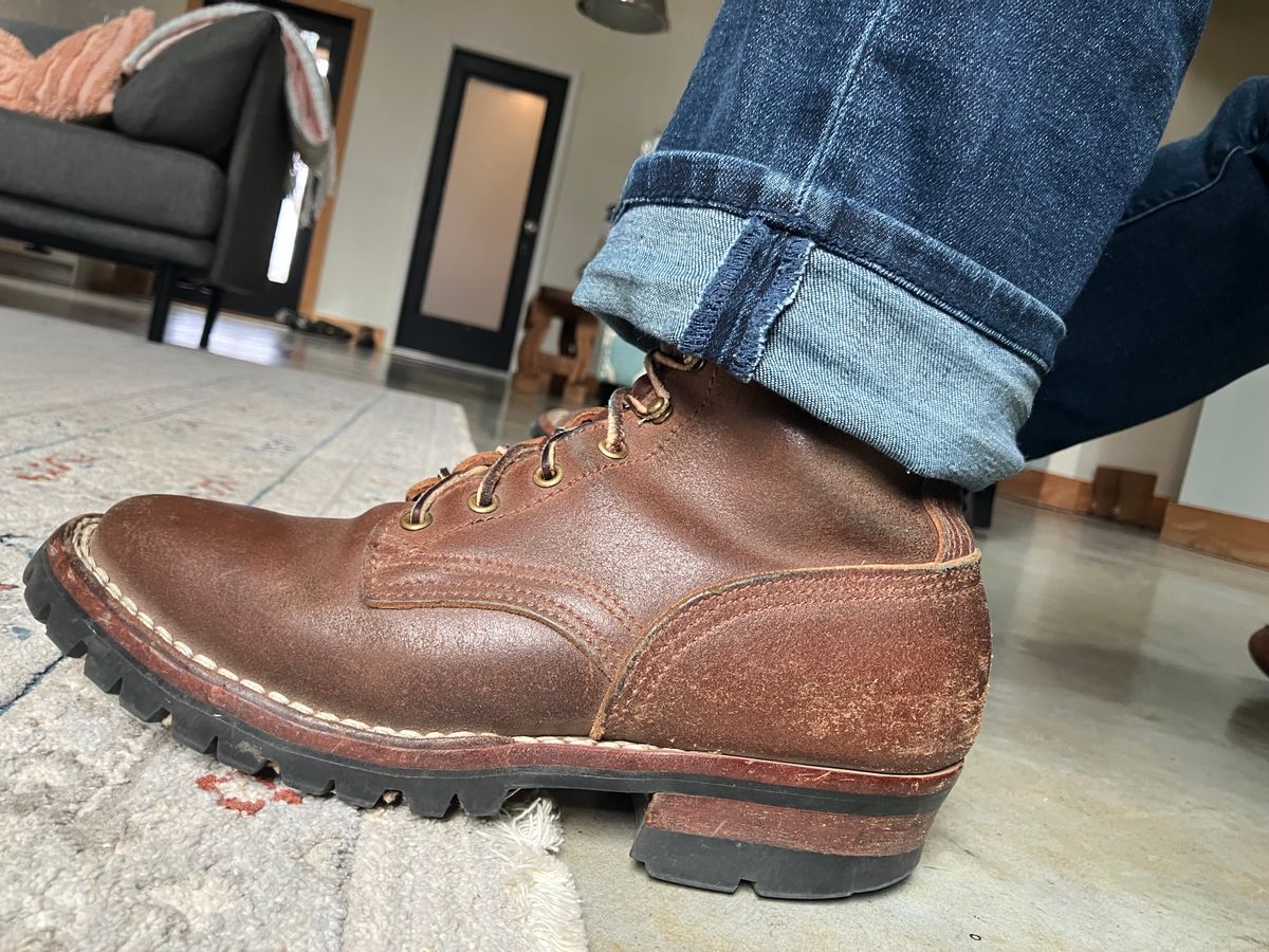 Photo by jbyer111 on January 3, 2025 of the Nicks Urban Logger in Horween Natural Waxed Flesh.