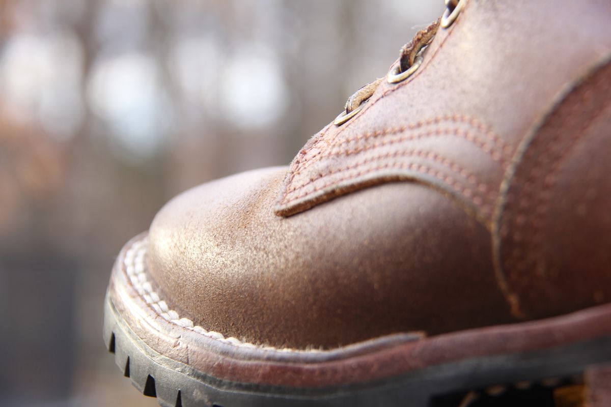Photo by jbyer111 on March 17, 2025 of the Nicks Urban Logger in Horween Natural Waxed Flesh.