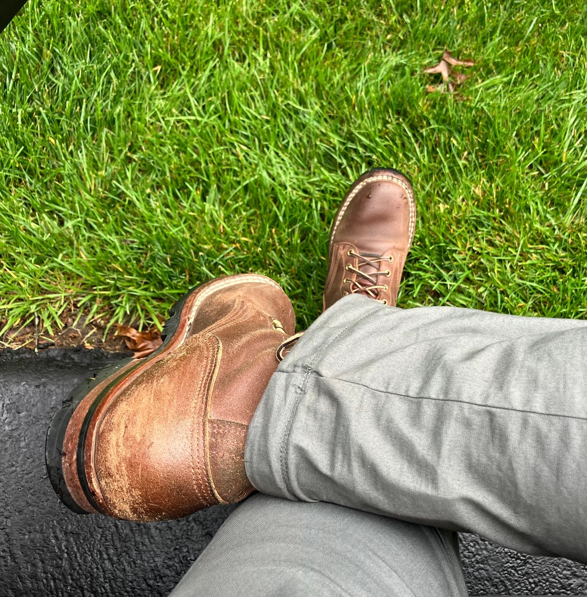 Photo by jbyer111 on May 14, 2025 of the Nicks Urban Logger in Horween Natural Waxed Flesh.