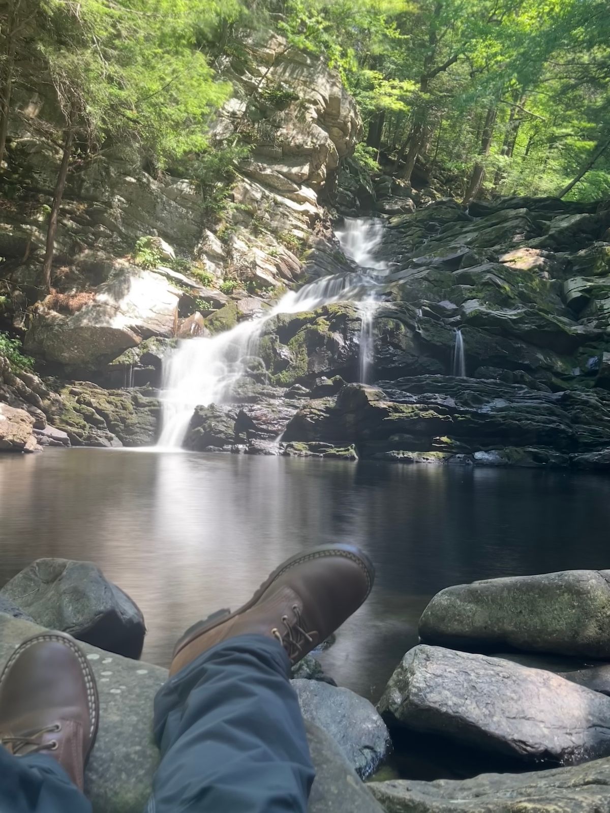 Photo by jbyer111 on June 21, 2025 of the Nicks Urban Logger in Horween Natural Waxed Flesh.