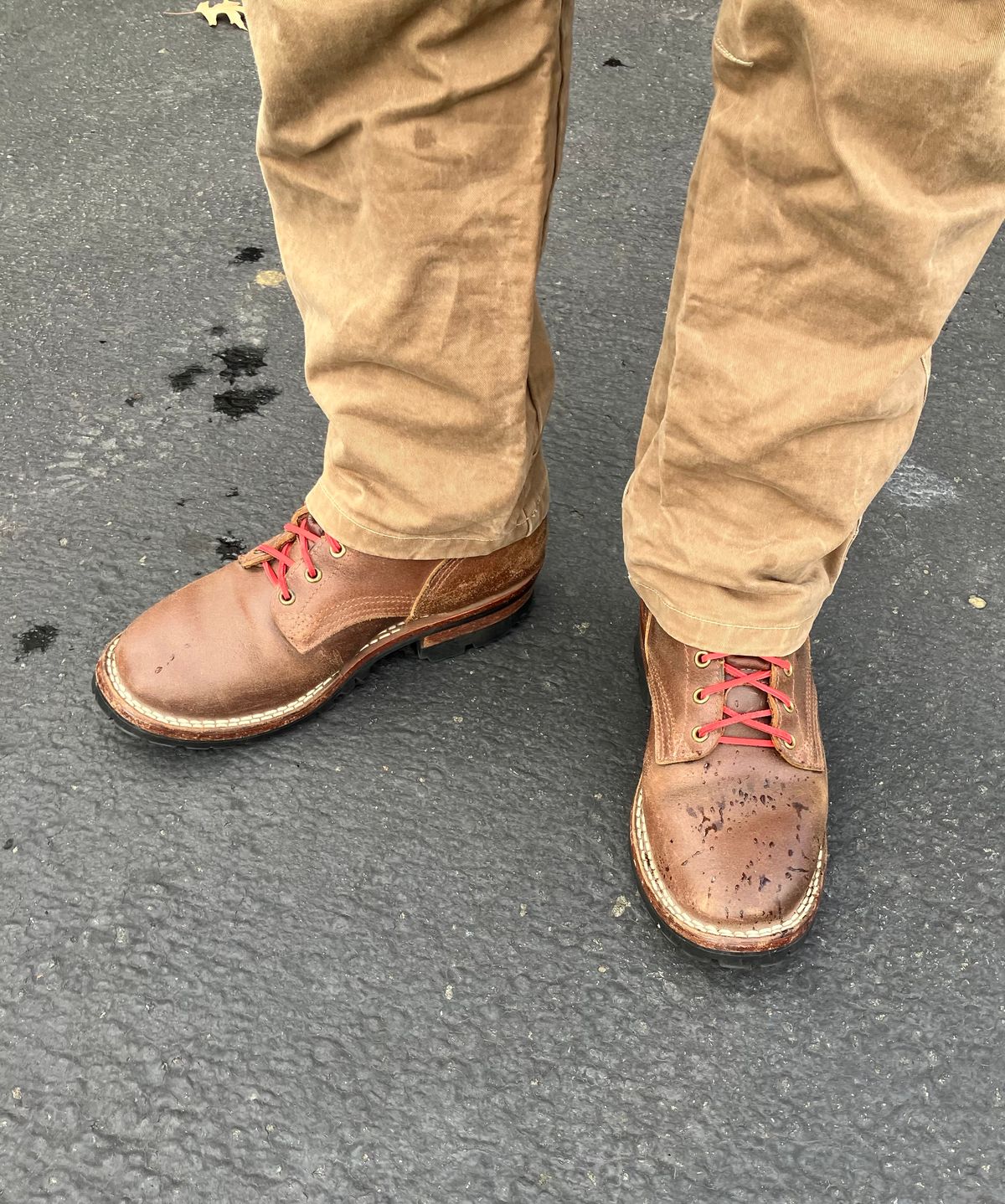 Photo by jbyer111 on November 28, 2025 of the Nicks Urban Logger in Horween Natural Waxed Flesh.