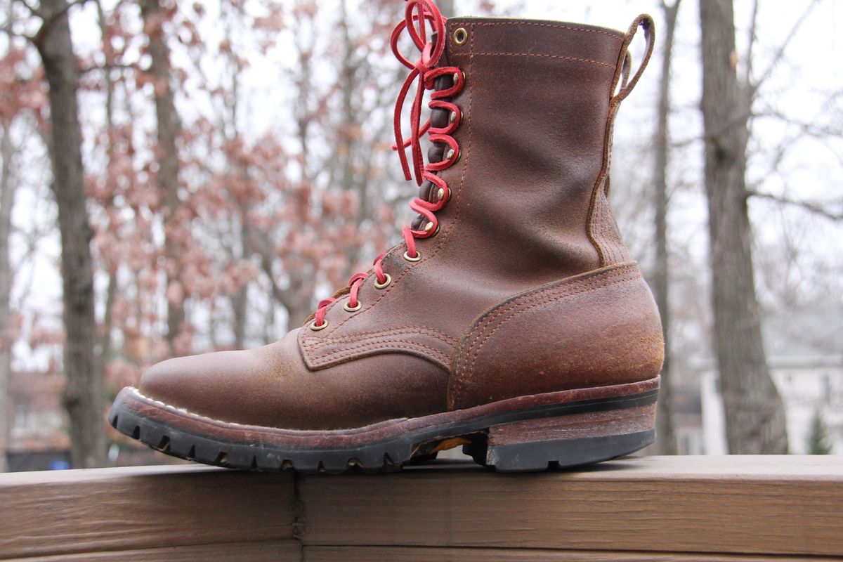 Photo by jbyer111 on January 1, 2026 of the Nicks Urban Logger in Horween Natural Waxed Flesh.