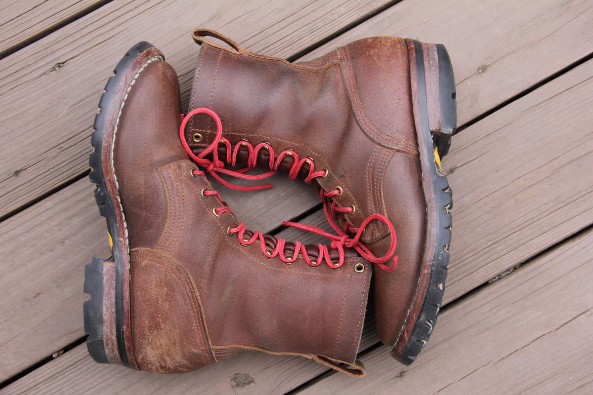 Photo by jbyer111 on January 1, 2026 of the Nicks Urban Logger in Horween Natural Waxed Flesh.