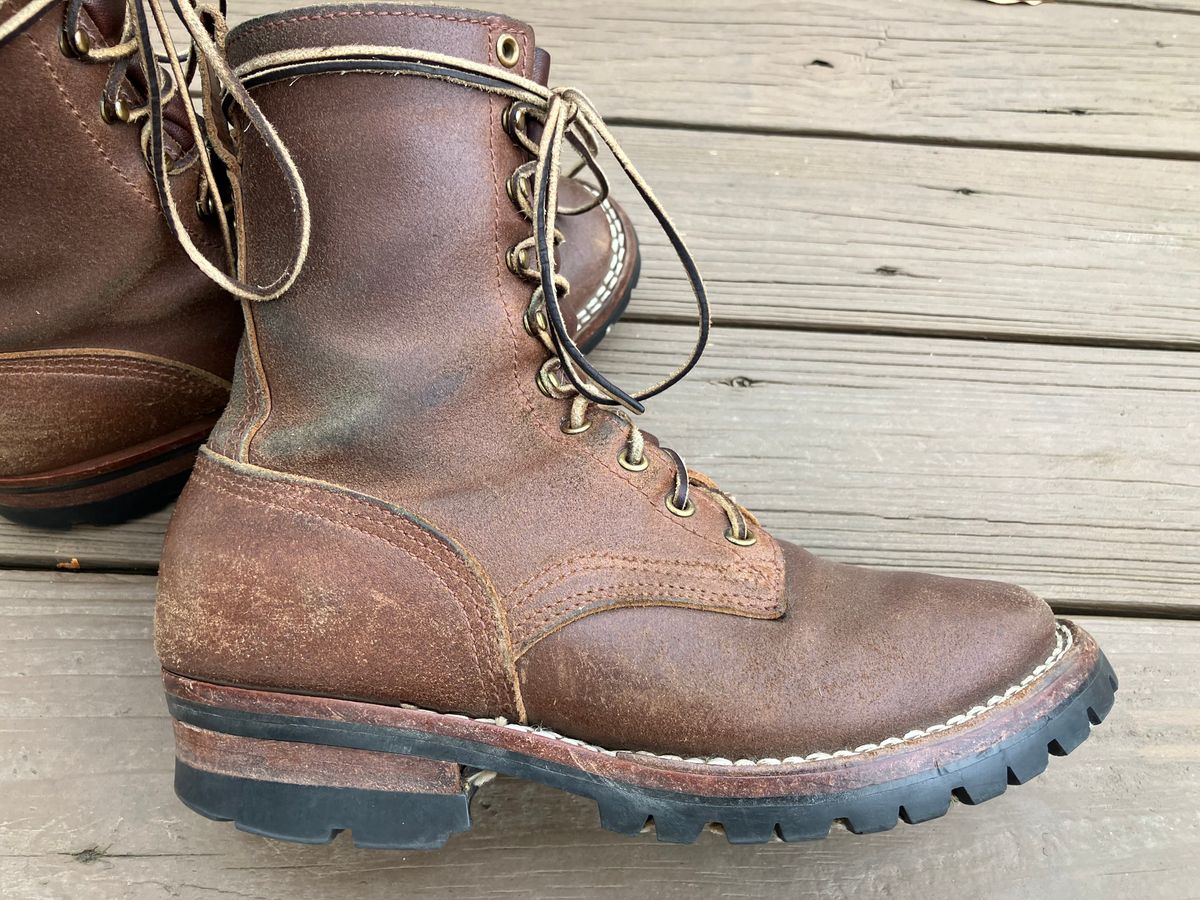 Photo by jbyer111 on January 24, 2026 of the Nicks Urban Logger in Horween Natural Waxed Flesh.