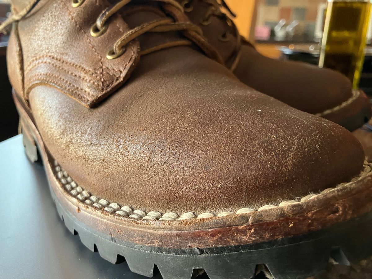 Photo by jbyer111 on March 1, 2026 of the Nicks Urban Logger in Horween Natural Waxed Flesh.