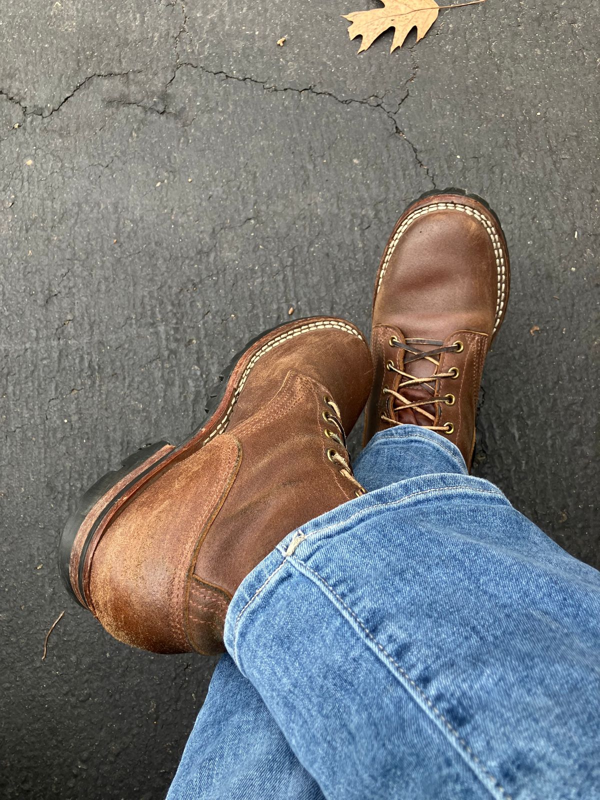 Photo by jbyer111 on March 11, 2026 of the Nicks Urban Logger in Horween Natural Waxed Flesh.