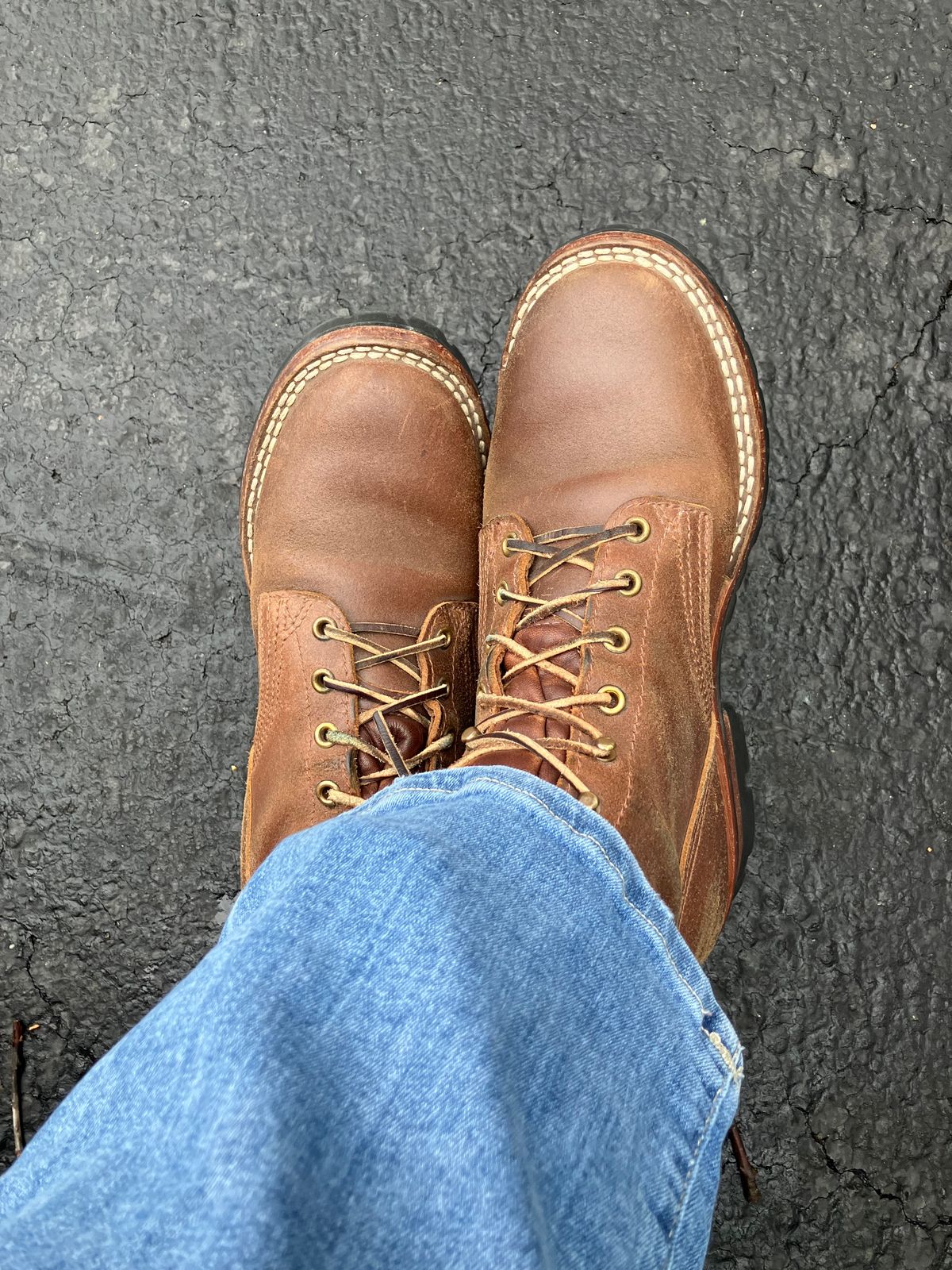 Photo by jbyer111 on March 23, 2026 of the Nicks Urban Logger in Horween Natural Waxed Flesh.