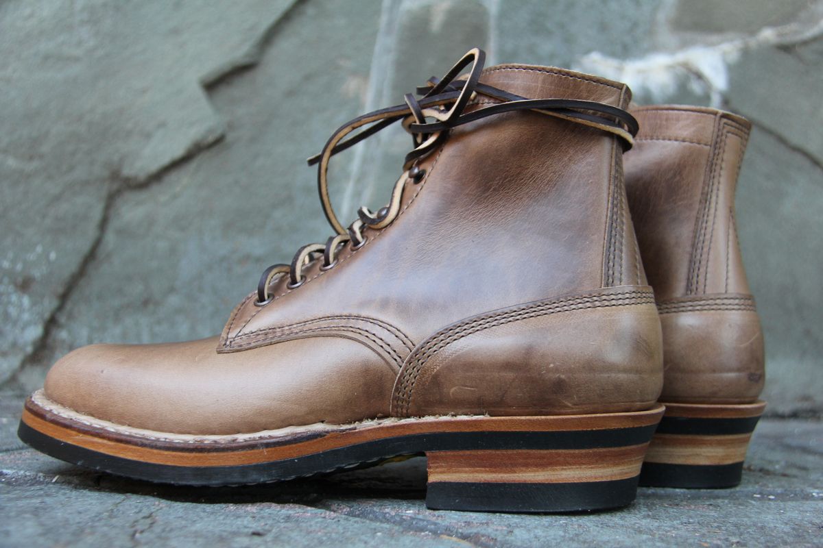 Photo by jbyer111 on November 11, 2022 of the White's Bounty Hunter in Horween Natural Chromexcel.