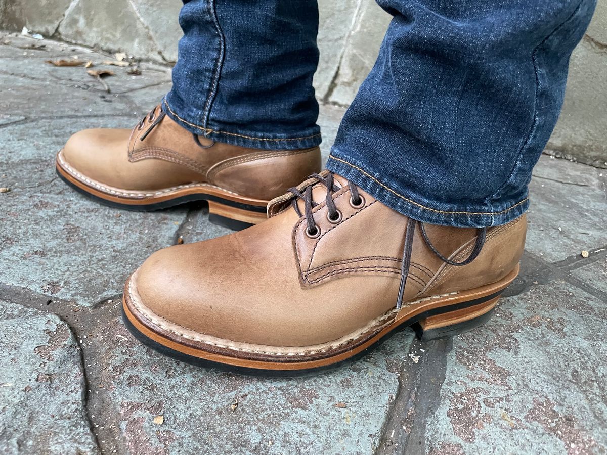 Photo by jbyer111 on November 12, 2022 of the White's Bounty Hunter in Horween Natural Chromexcel.