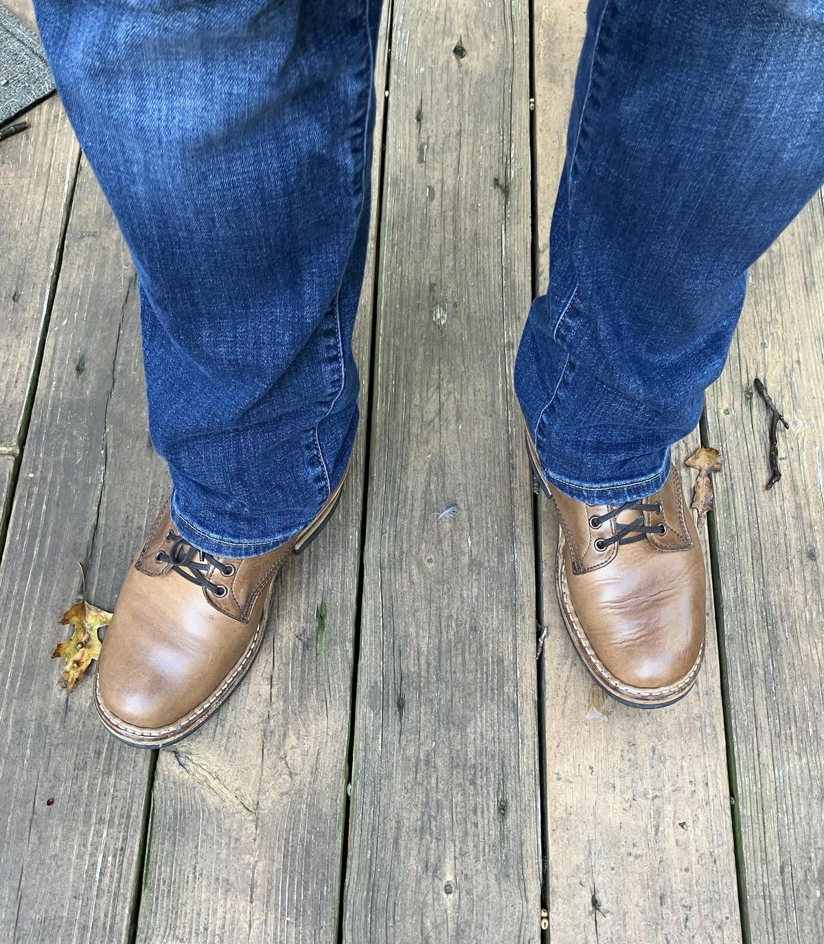 Photo by jbyer111 on August 16, 2023 of the White's Bounty Hunter in Horween Natural Chromexcel.