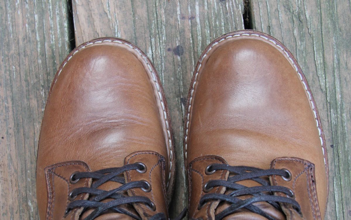 Photo by jbyer111 on June 6, 2023 of the White's Bounty Hunter in Horween Natural Chromexcel.