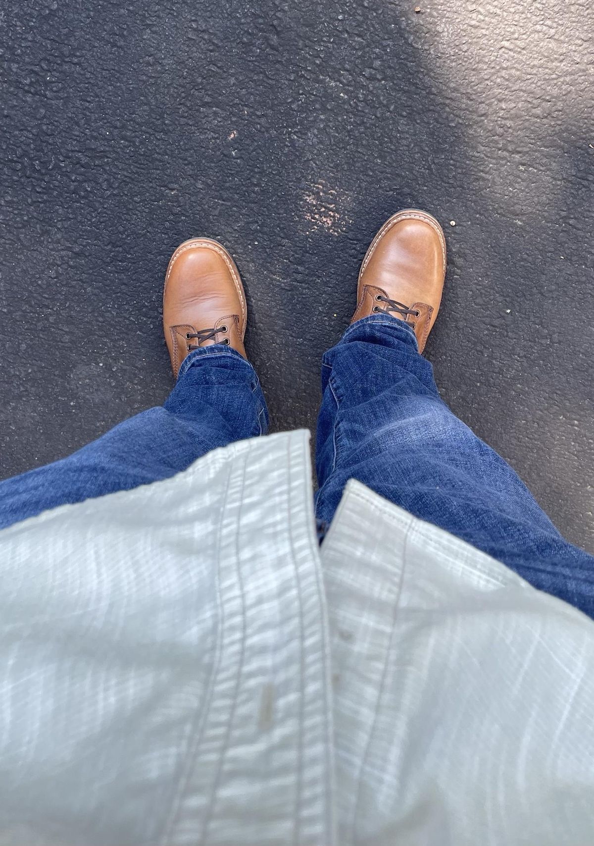 Photo by jbyer111 on May 31, 2023 of the White's Bounty Hunter in Horween Natural Chromexcel.