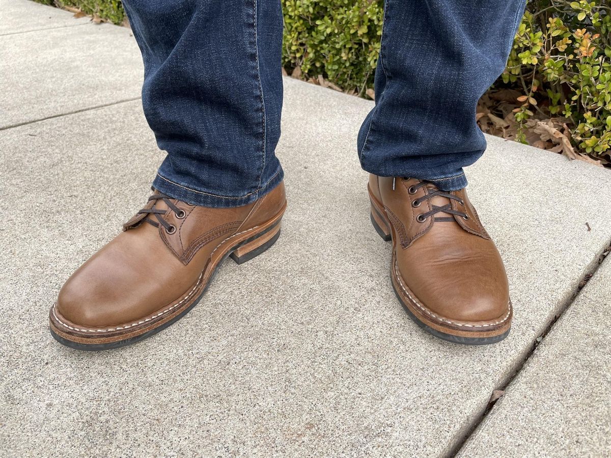 Photo by jbyer111 on March 15, 2023 of the White's Bounty Hunter in Horween Natural Chromexcel.