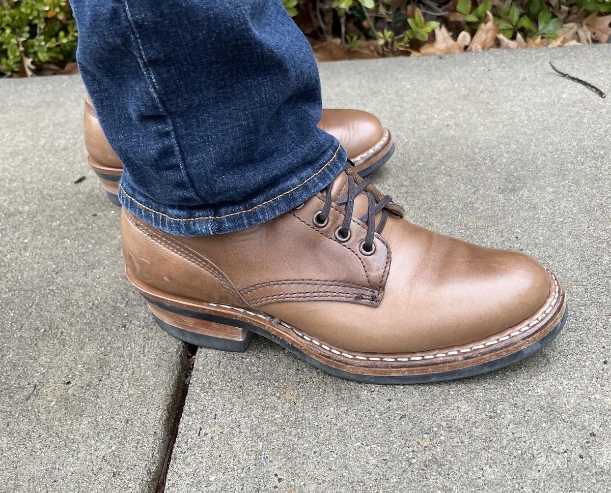 Photo by jbyer111 on March 6, 2023 of the White's Bounty Hunter in Horween Natural Chromexcel.