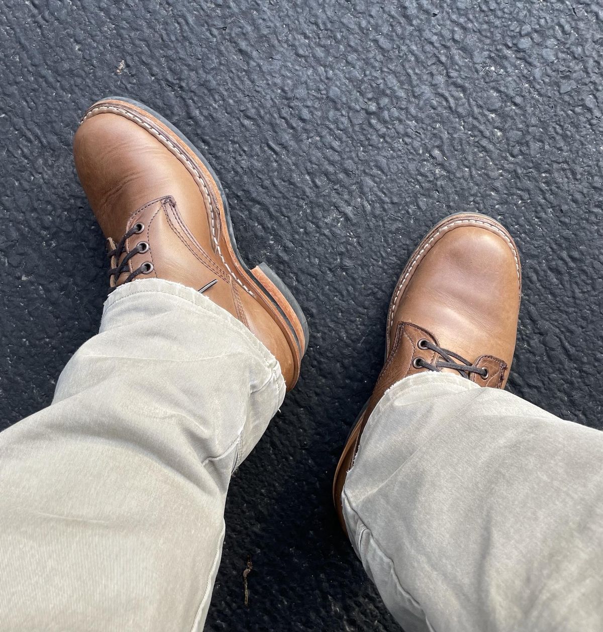 Photo by jbyer111 on February 27, 2023 of the White's Bounty Hunter in Horween Natural Chromexcel.