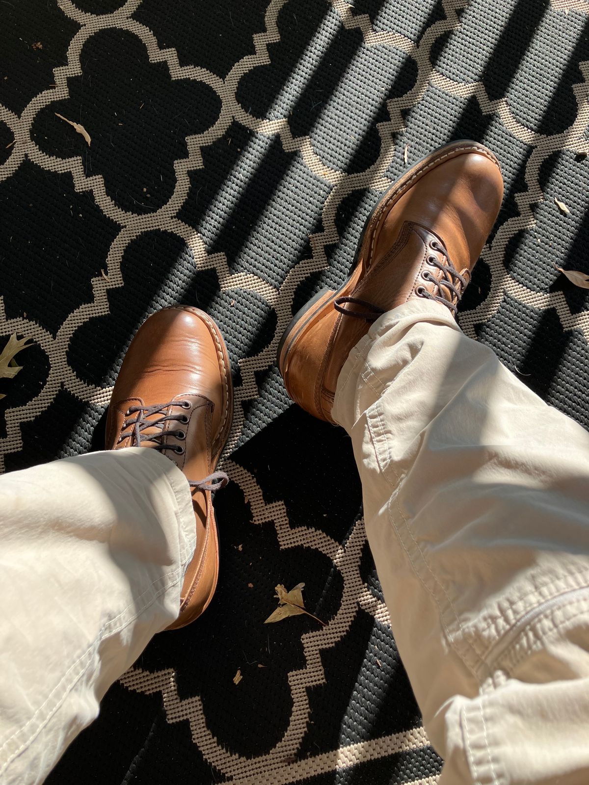 Photo by jbyer111 on September 6, 2023 of the White's Bounty Hunter in Horween Natural Chromexcel.