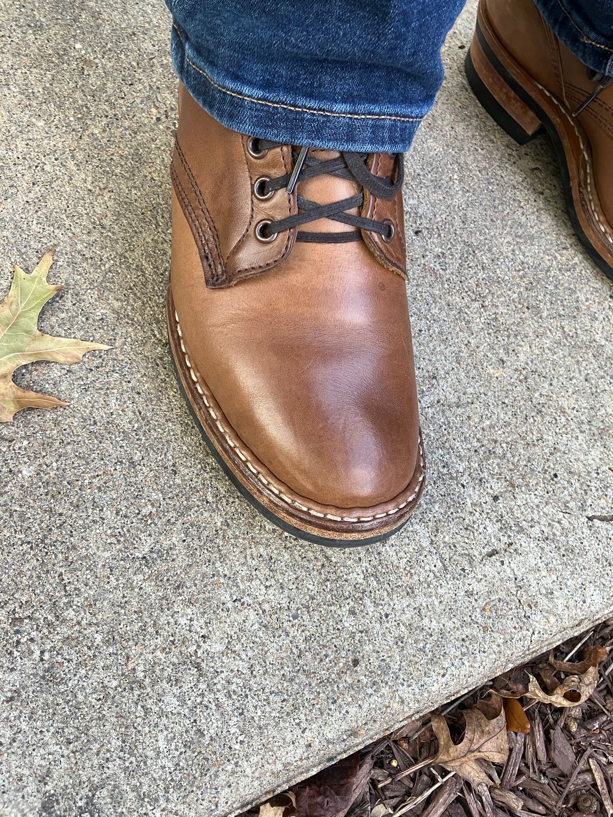 Photo by jbyer111 on September 18, 2023 of the White's Bounty Hunter in Horween Natural Chromexcel.