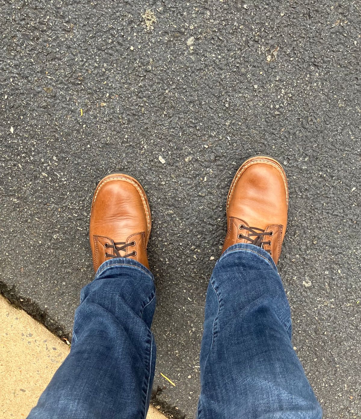 Photo by jbyer111 on October 20, 2023 of the White's Bounty Hunter in Horween Natural Chromexcel.