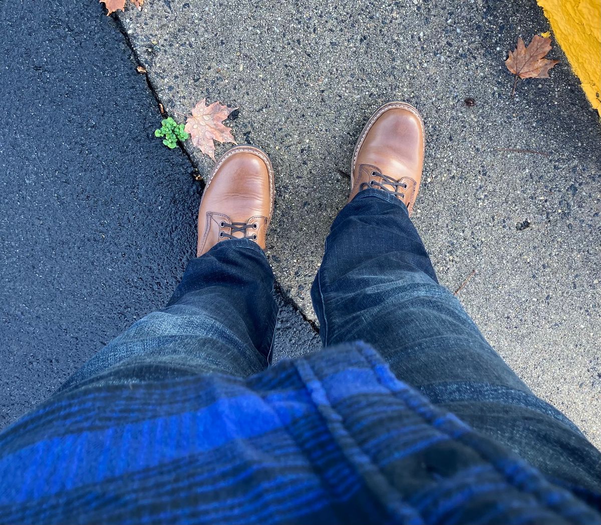 Photo by jbyer111 on November 22, 2023 of the White's Bounty Hunter in Horween Natural Chromexcel.