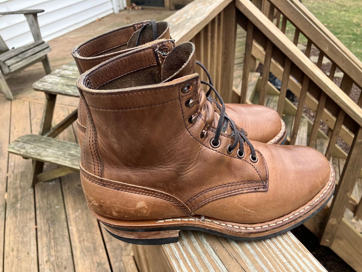 Photo by jbyer111 on January 4, 2024 of the White's Bounty Hunter in Horween Natural Chromexcel.