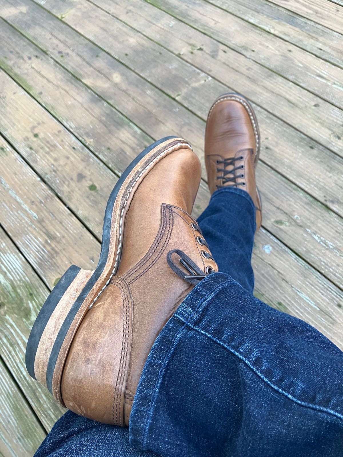 Photo by jbyer111 on January 11, 2024 of the White's Bounty Hunter in Horween Natural Chromexcel.