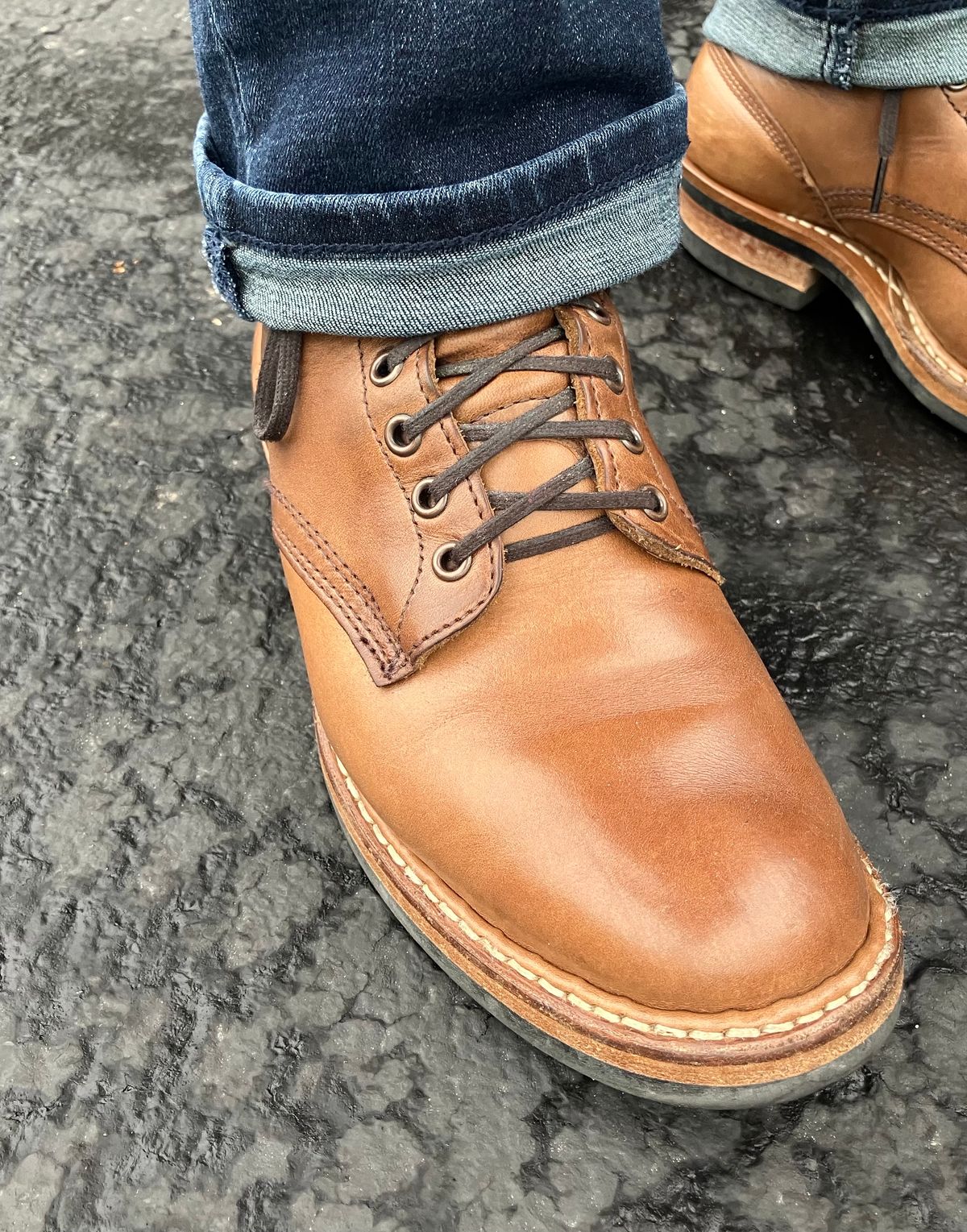 Photo by jbyer111 on April 2, 2024 of the White's Bounty Hunter in Horween Natural Chromexcel.