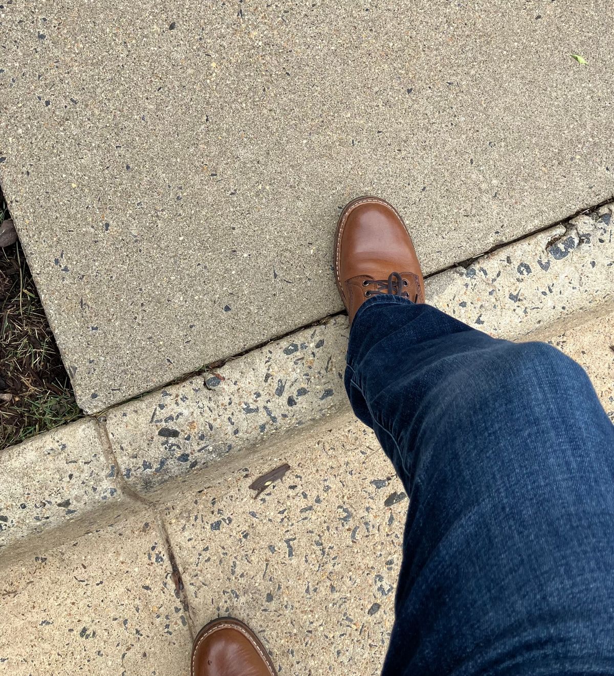 Photo by jbyer111 on June 27, 2024 of the White's Bounty Hunter in Horween Natural Chromexcel.