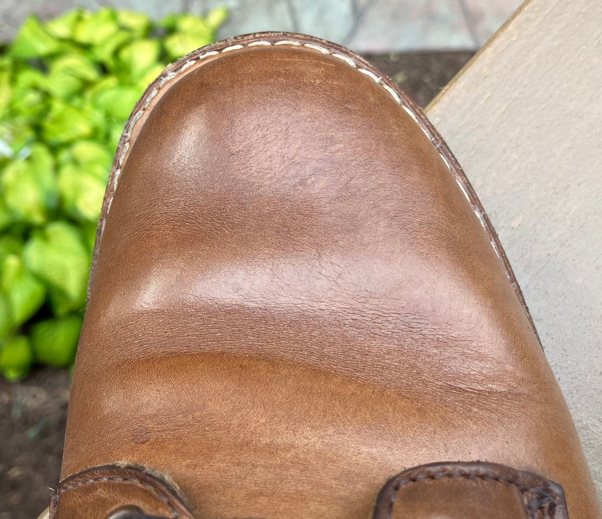 Photo by jbyer111 on August 6, 2024 of the White's Bounty Hunter in Horween Natural Chromexcel.