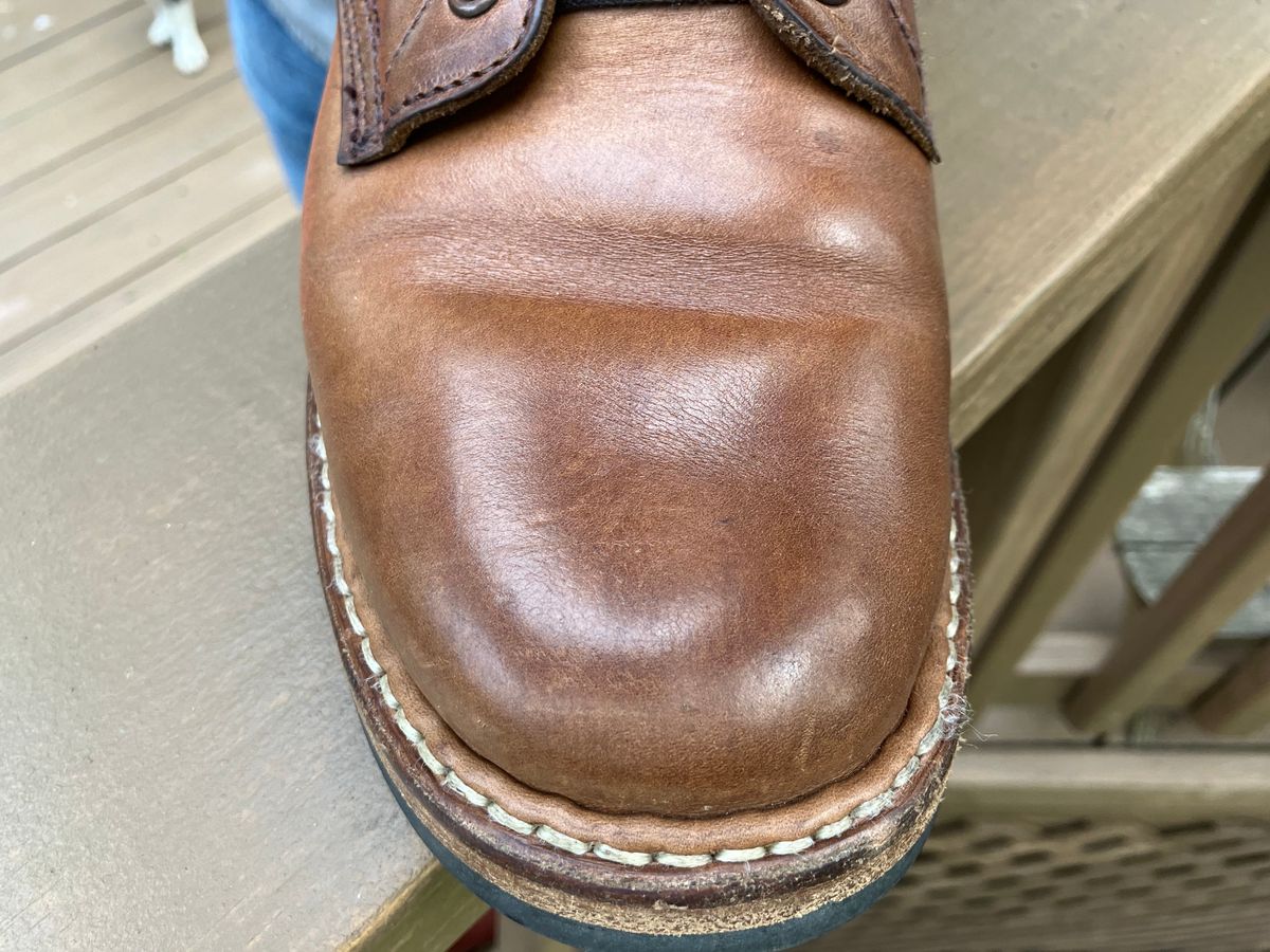 Photo by jbyer111 on August 6, 2024 of the White's Bounty Hunter in Horween Natural Chromexcel.