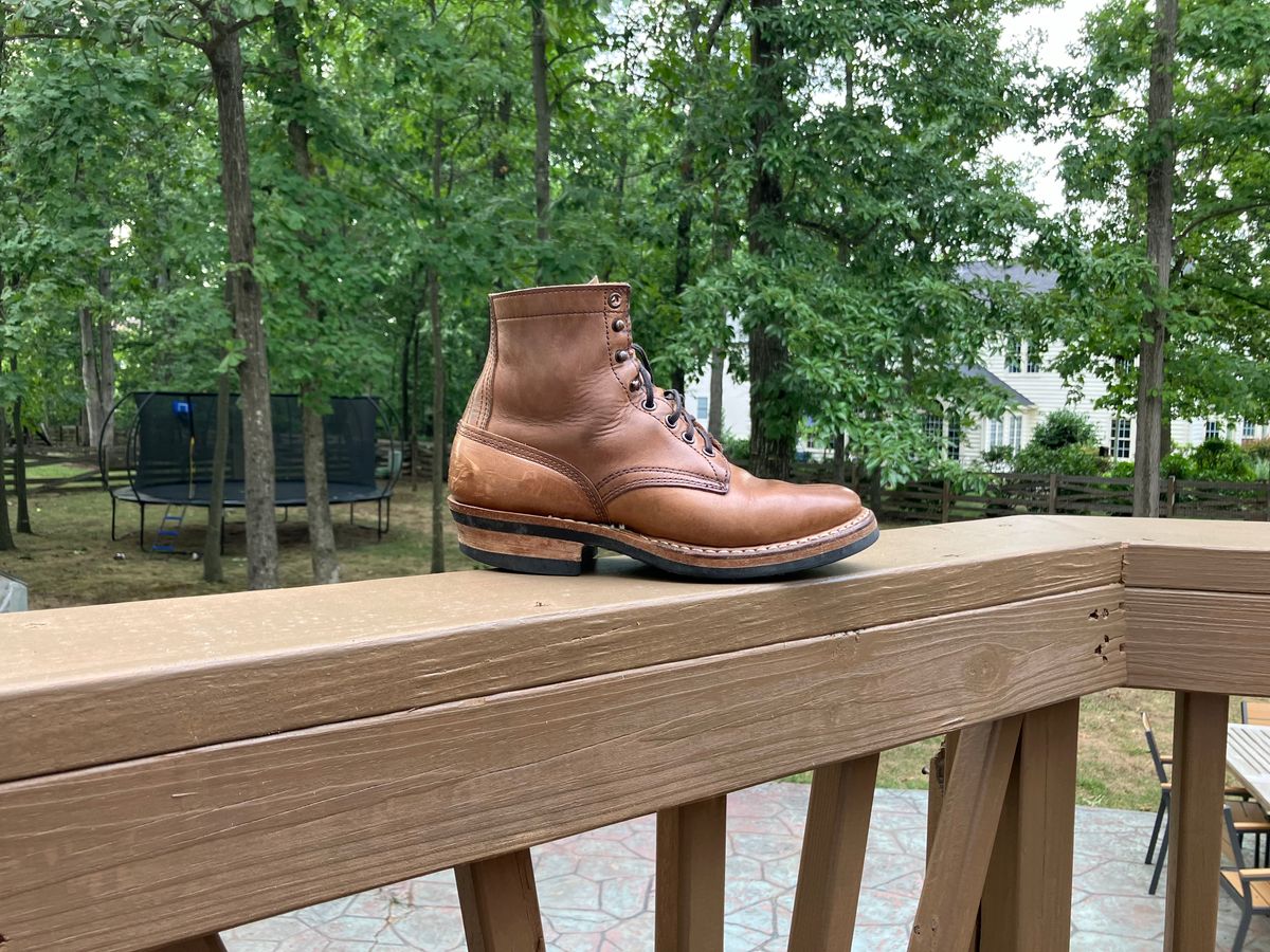 Photo by jbyer111 on August 6, 2024 of the White's Bounty Hunter in Horween Natural Chromexcel.