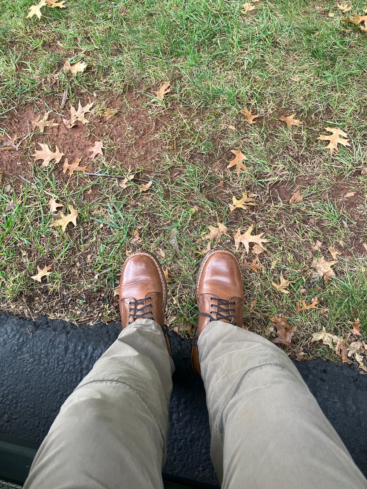 Photo by jbyer111 on September 19, 2024 of the White's Bounty Hunter in Horween Natural Chromexcel.