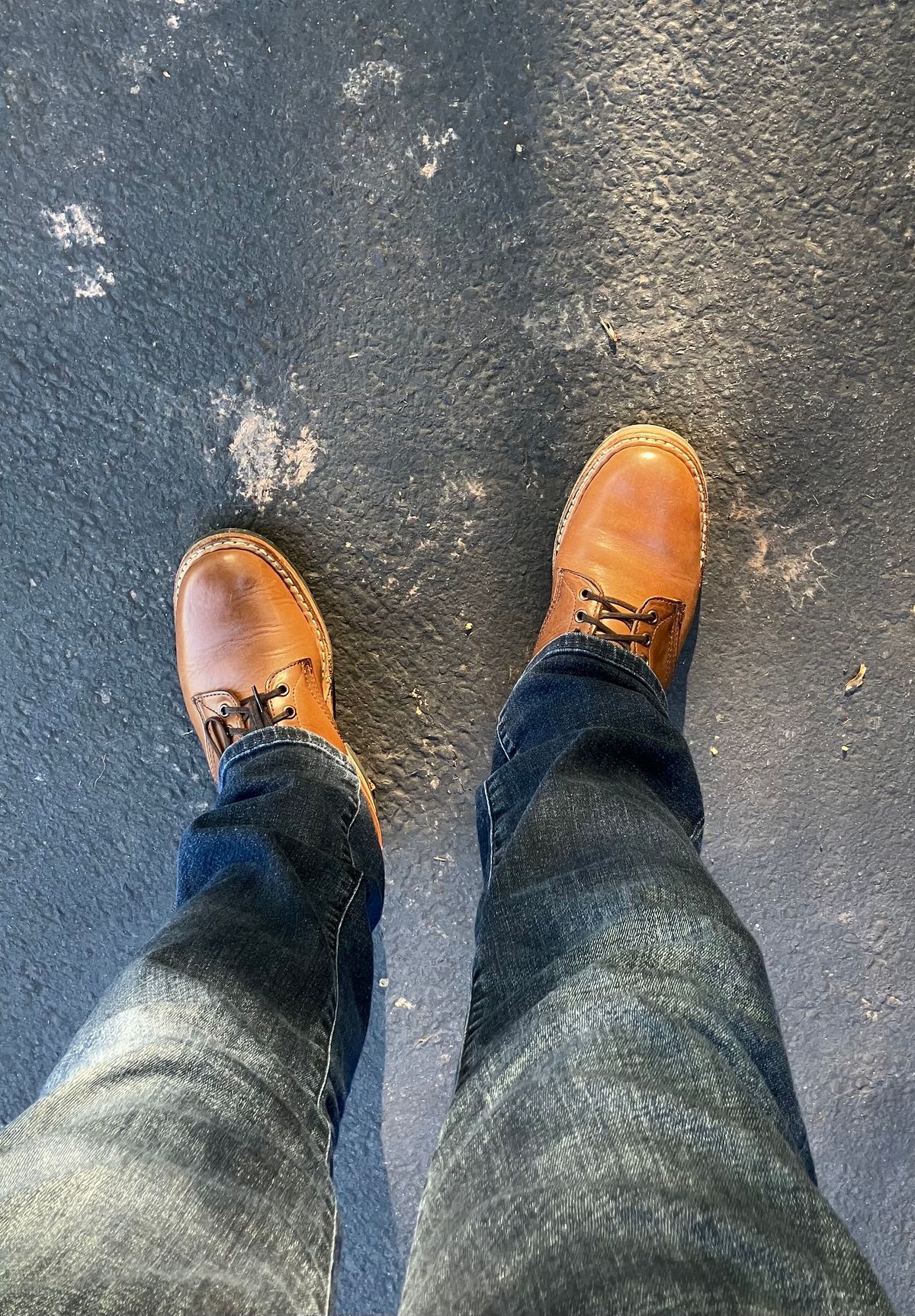 Photo by jbyer111 on October 3, 2024 of the White's Bounty Hunter in Horween Natural Chromexcel.