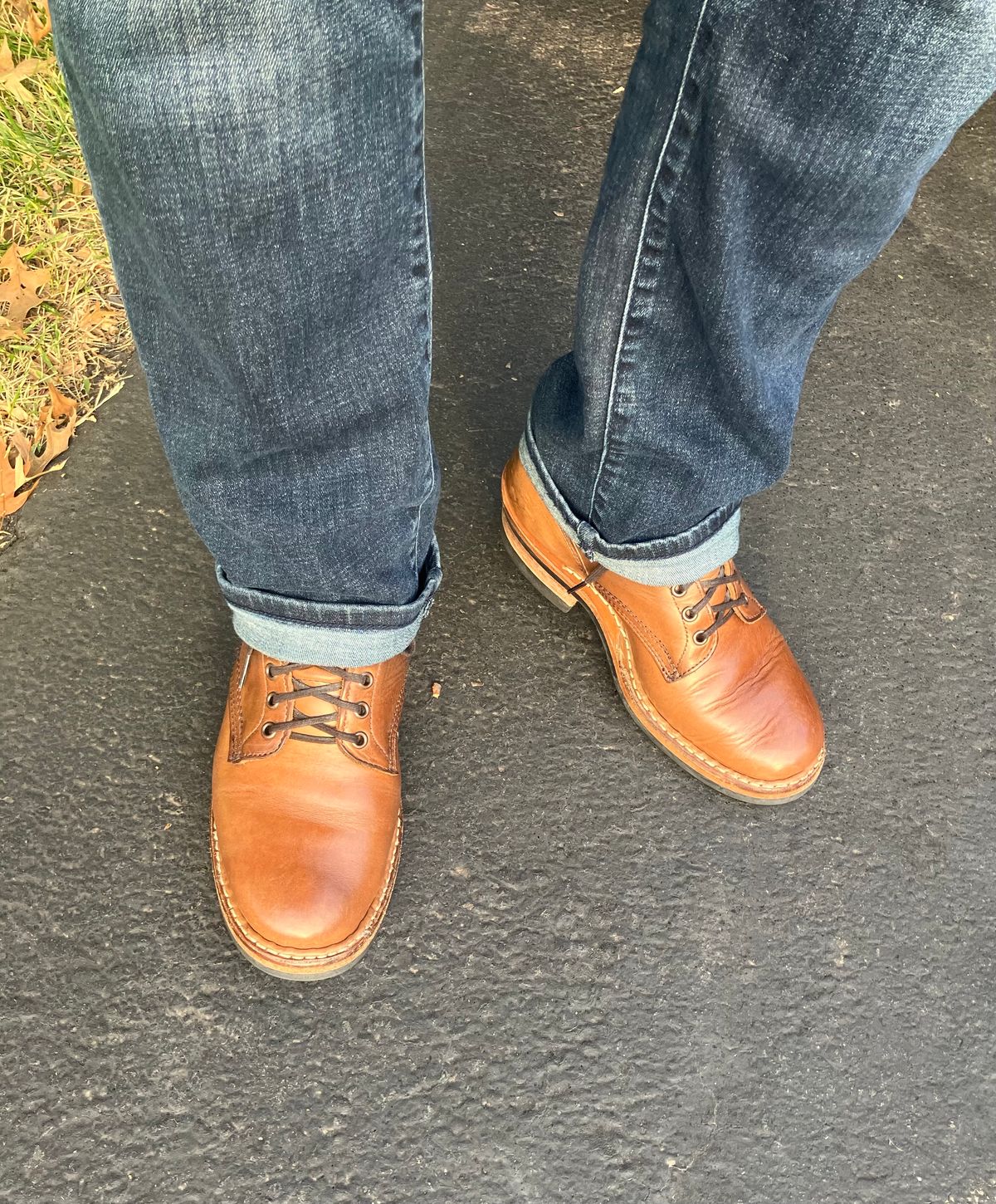 Photo by jbyer111 on October 29, 2024 of the White's Bounty Hunter in Horween Natural Chromexcel.