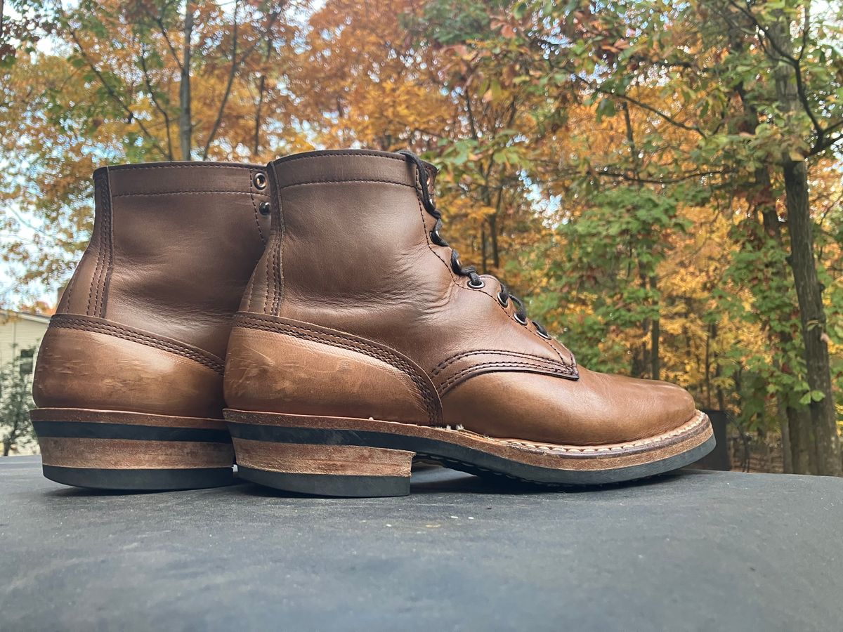Photo by jbyer111 on October 29, 2024 of the White's Bounty Hunter in Horween Natural Chromexcel.