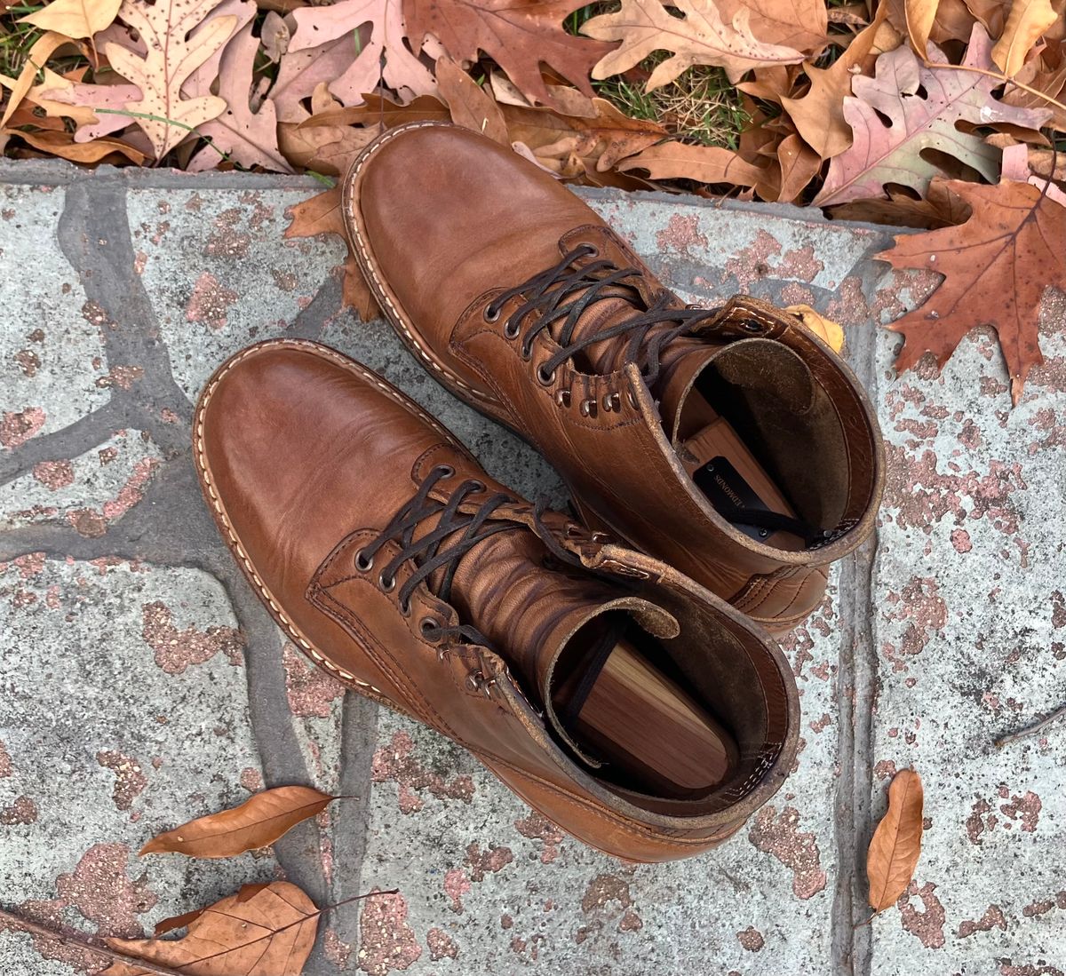 Photo by jbyer111 on November 20, 2024 of the White's Bounty Hunter in Horween Natural Chromexcel.