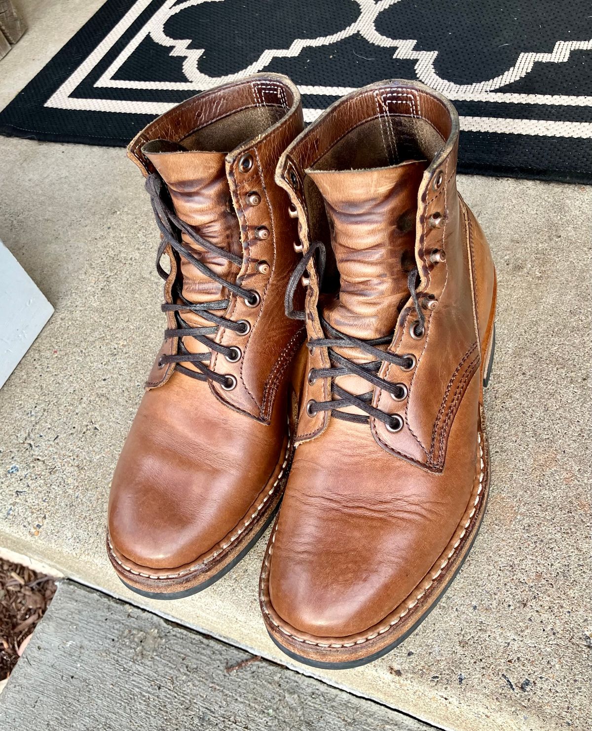 Photo by jbyer111 on November 26, 2024 of the White's Bounty Hunter in Horween Natural Chromexcel.