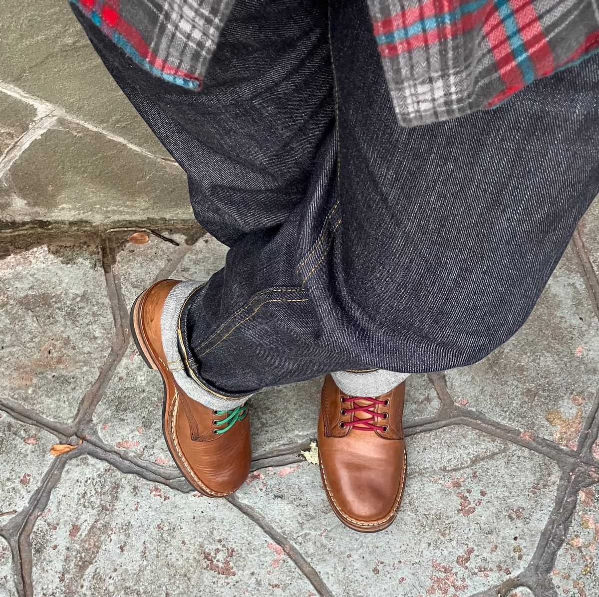 Photo by jbyer111 on December 20, 2024 of the White's Bounty Hunter in Horween Natural Chromexcel.
