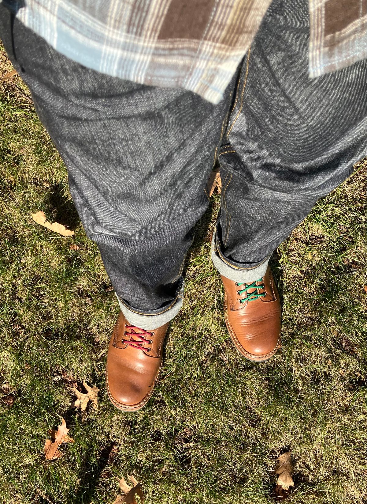 Photo by jbyer111 on December 24, 2024 of the White's Bounty Hunter in Horween Natural Chromexcel.