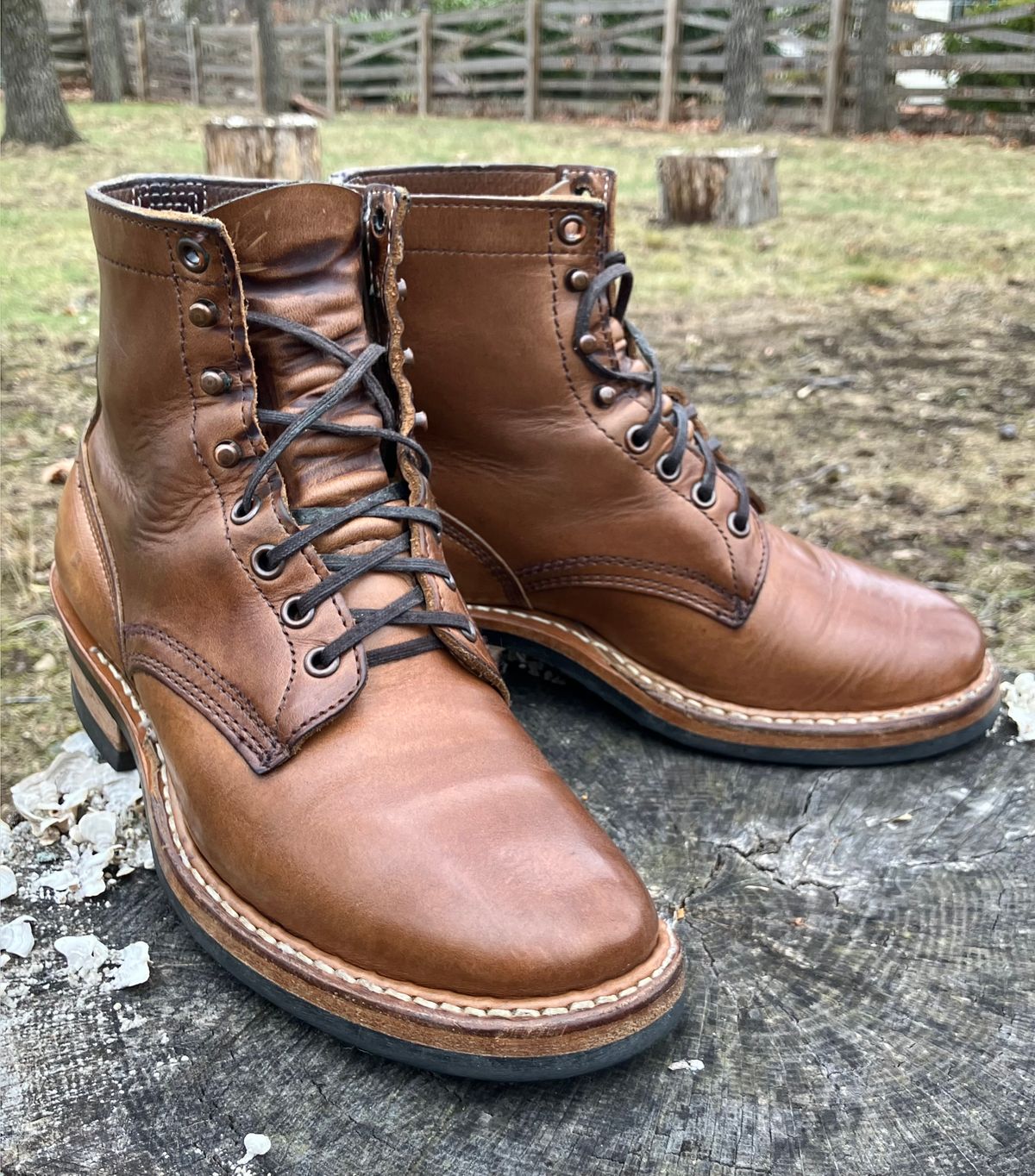 Photo by jbyer111 on February 2, 2025 of the White's Bounty Hunter in Horween Natural Chromexcel.