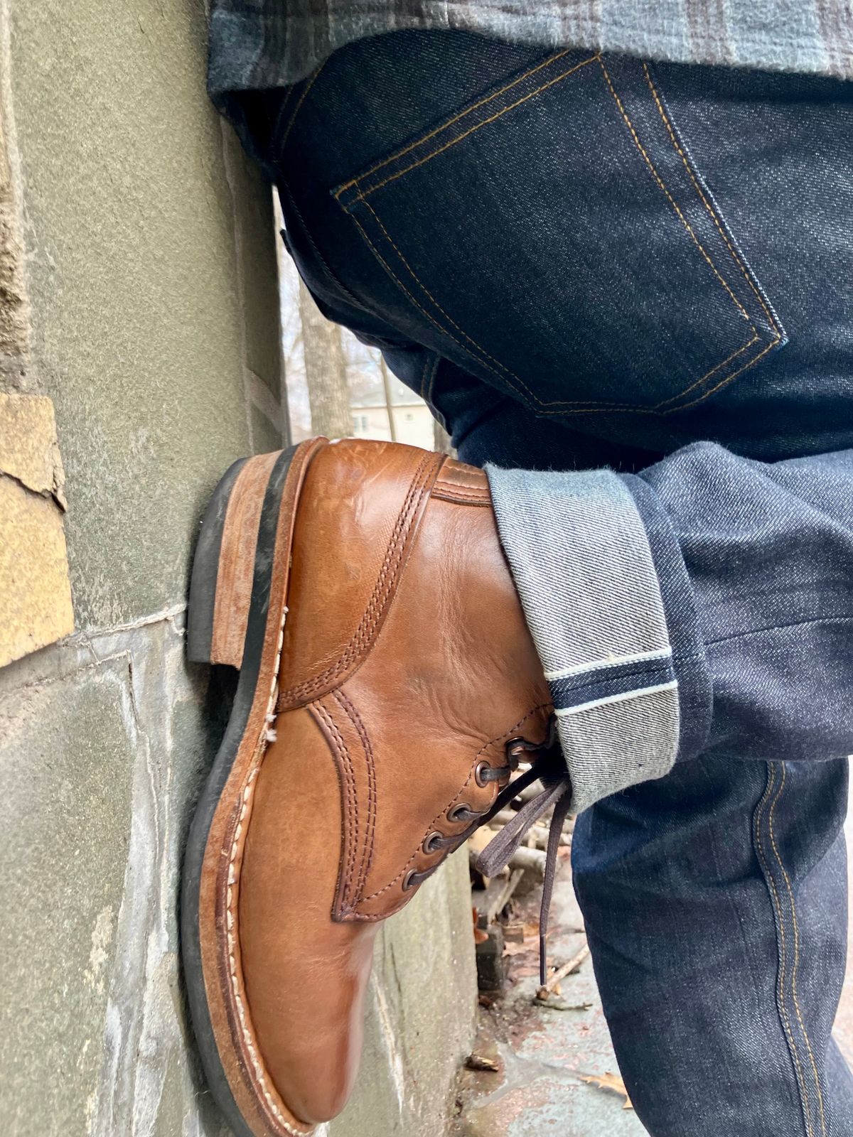Photo by jbyer111 on February 10, 2025 of the White's Bounty Hunter in Horween Natural Chromexcel.