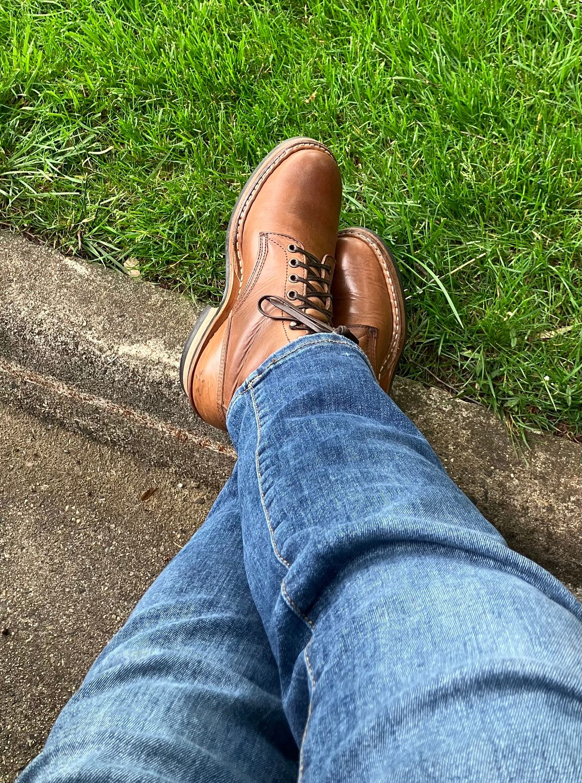 Photo by jbyer111 on May 16, 2025 of the White's Bounty Hunter in Horween Natural Chromexcel.
