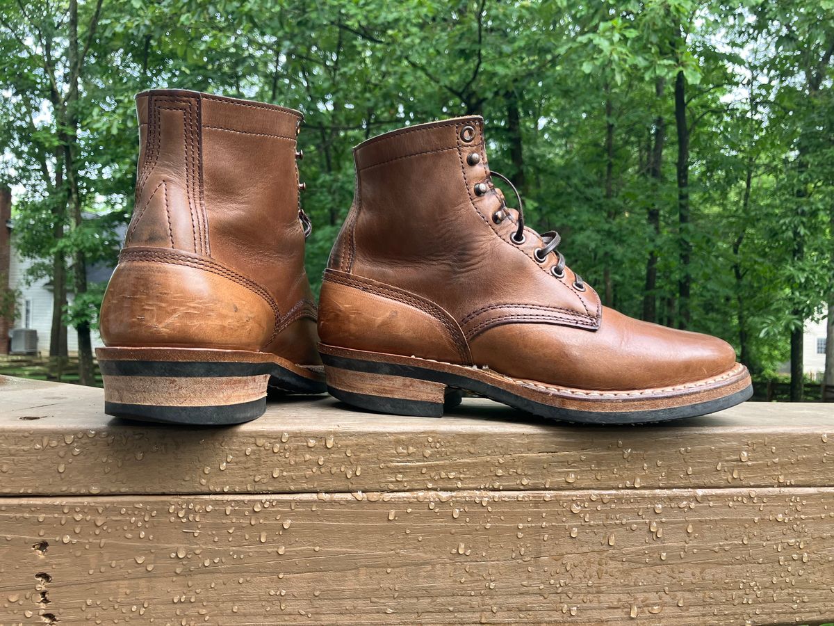 Photo by jbyer111 on May 29, 2025 of the White's Bounty Hunter in Horween Natural Chromexcel.